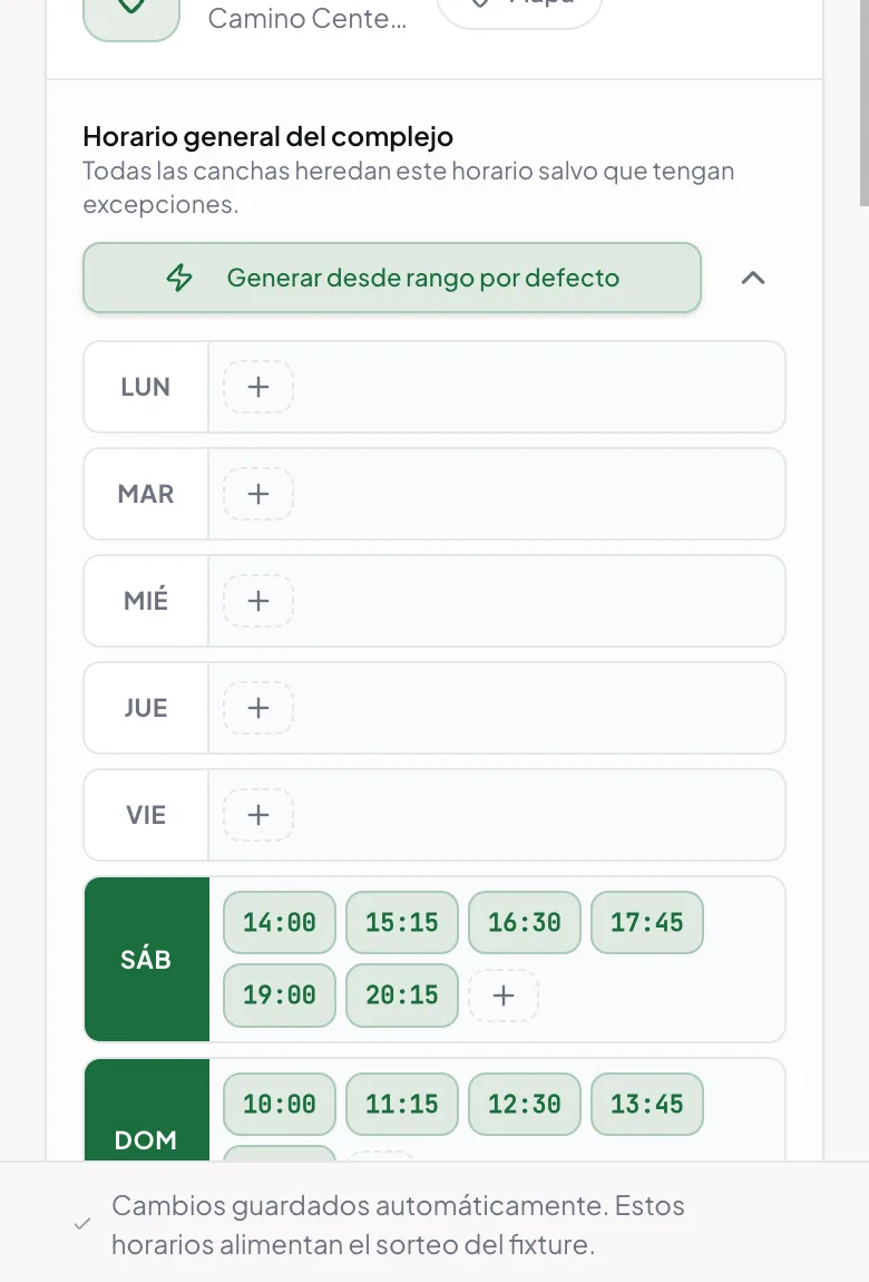 Canchas y horarios en el celular: un complejo desplegado con los turnos del sábado y del domingo.